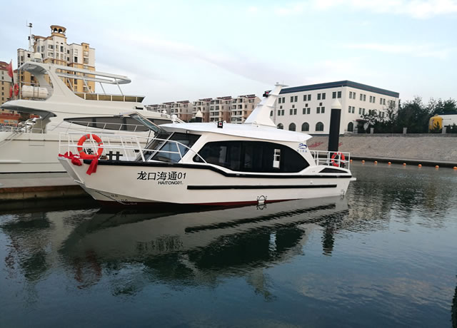 12.5 m sightseeing boat